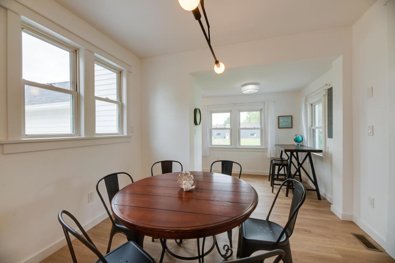 Modern Family Home In Mason With Backyard And Fire Pit Dış mekan fotoğraf